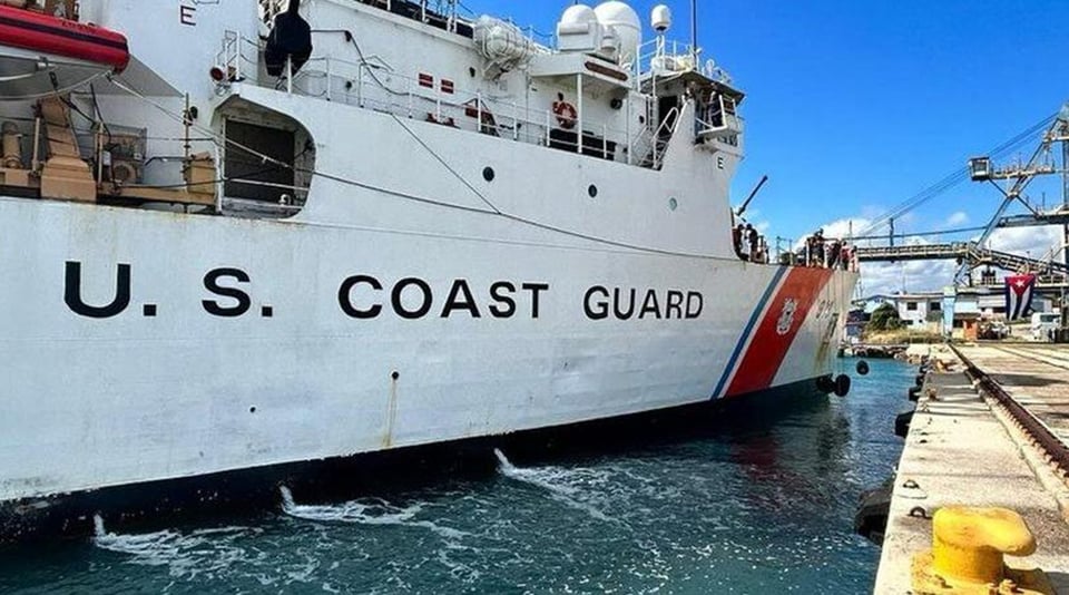 ¡25 Cocos Capturados Intentando Entrar a Miami en Bote Chivúo!