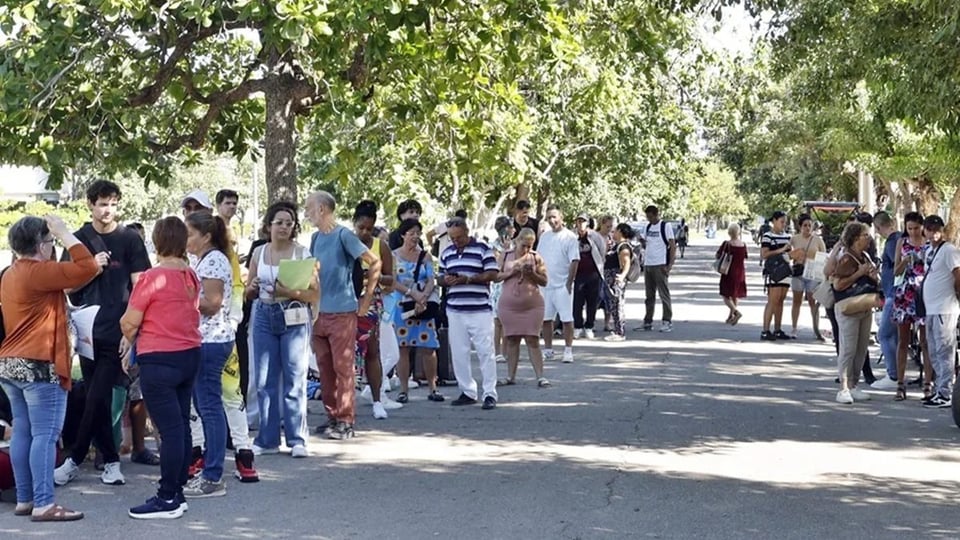 ¿Le meten un centro de visados a España en La Habana o es para aliviar la cola?