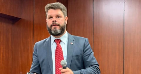 Nieto de Fidel Castro defiende modelo cubano en Moscú en plena crisis energética