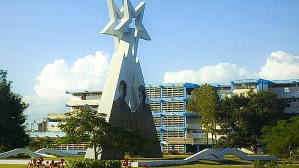 Profesores de Pinar del Río Expulsados por Video Íntimo Viral