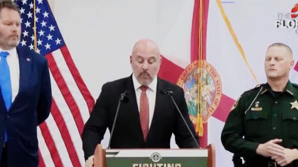 Florida Quiere Bloquear Servicios Financieros a Indocumentados