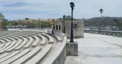Restauran Histórico Anfiteatro de La Habana; Contrasta con Deterioro Urbano
