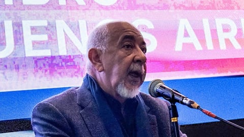 Leonardo Padura denuncia la crisis en Cuba: "Mi madre cobra 1.500 pesos y 30 huevos cuestan 3.000"