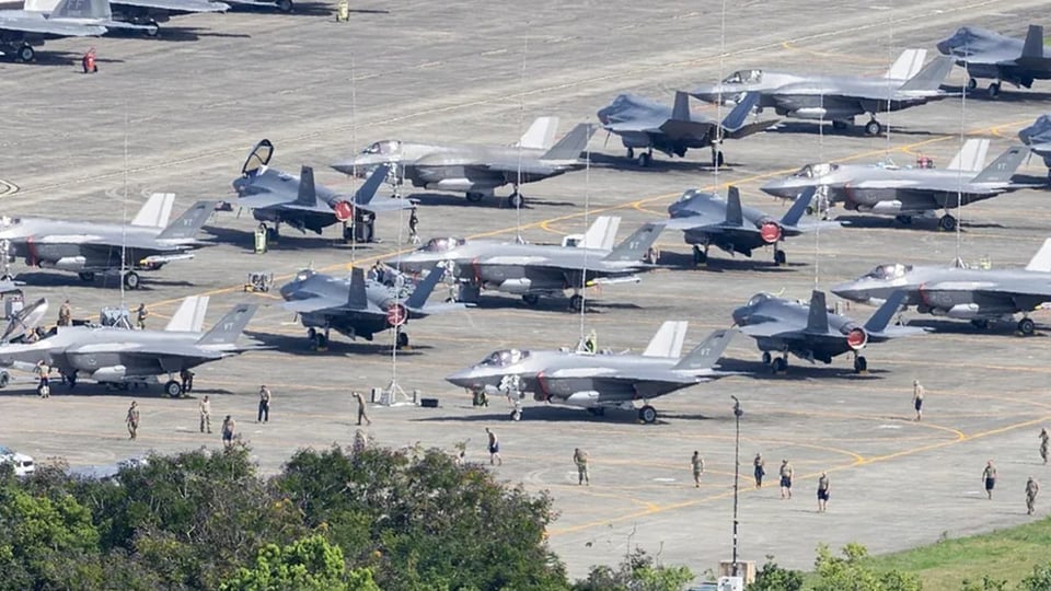 ¡Fuego Cruzado en el Caribe! EE.UU. Pone Las Pilas Militares en Puerto Rico y Cuba Tiembla
