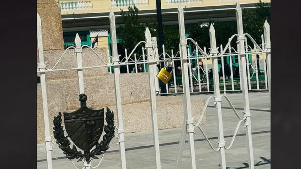 El Candado en la Plaza de Matanzas: Un Símbolo de Represión y Esperanza en Cuba