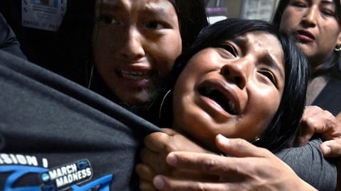 Foto de Detención Familiar Gana el Máximo Galardón Fotográfico