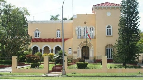 ¡Ay, mi madre! La gasolina desaparece hasta de las embajadas