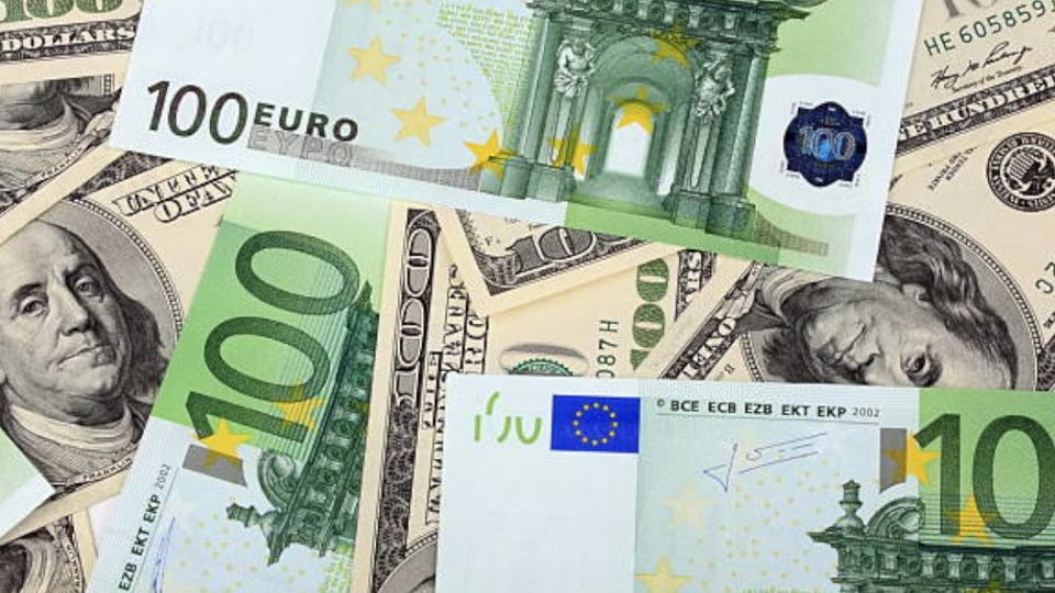 ¡El dólar se empinó a los 500 y dejó al peso con los crespos hechos!