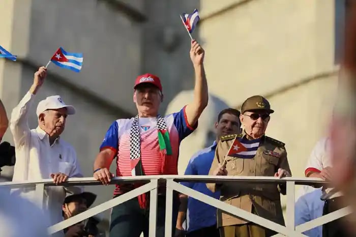 ¿Y ahora qué? Raúl Castro llama a la 'carga al machete' en pleno Primero de Mayo