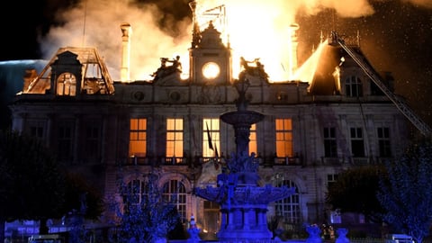 Francia en Crisis: Protestas Masivas Dejan Incendios y Saqueos