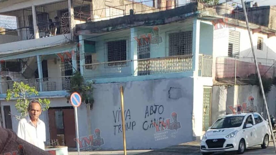¿Y esos grafitis en Santiago? ¡Hasta el 'comandante' Trump se metió!