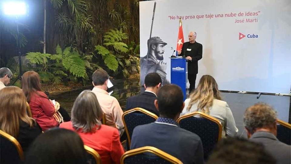 ¡Díaz-Canel dijo que comamos del patio: ¿Será que nos viene la dieta del güije?!