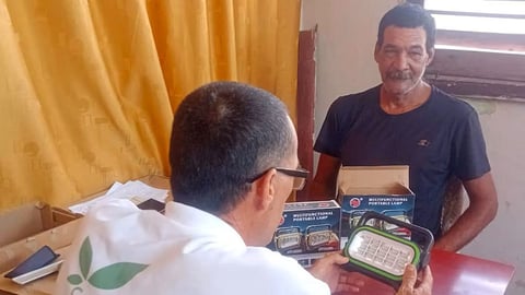 ONU lleva miles de lámparas recargables a Cuba para paliar crisis eléctrica y efectos de huracán