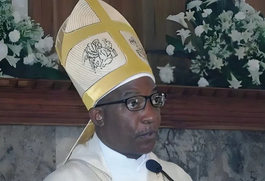 ¡Tremendo 'achaque' le dio al Obispo Cubano después de ver al Papa en Roma!