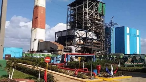 Central Guiteras Vuelve a Operar, Pero los Apagones Persisten en Cuba