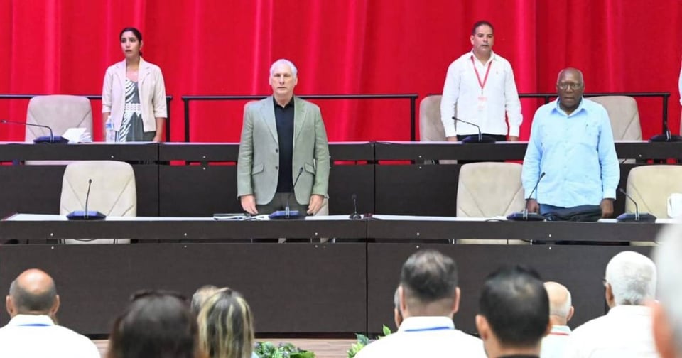 ¡Se le acabó la guagua! Economista dice que reformas en Cuba no van pa' ningún lao sin energía y divisas.