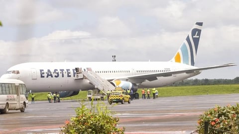 Cubanos deportados terminan en Guinea Ecuatorial tras negarse a bajar en Liberia