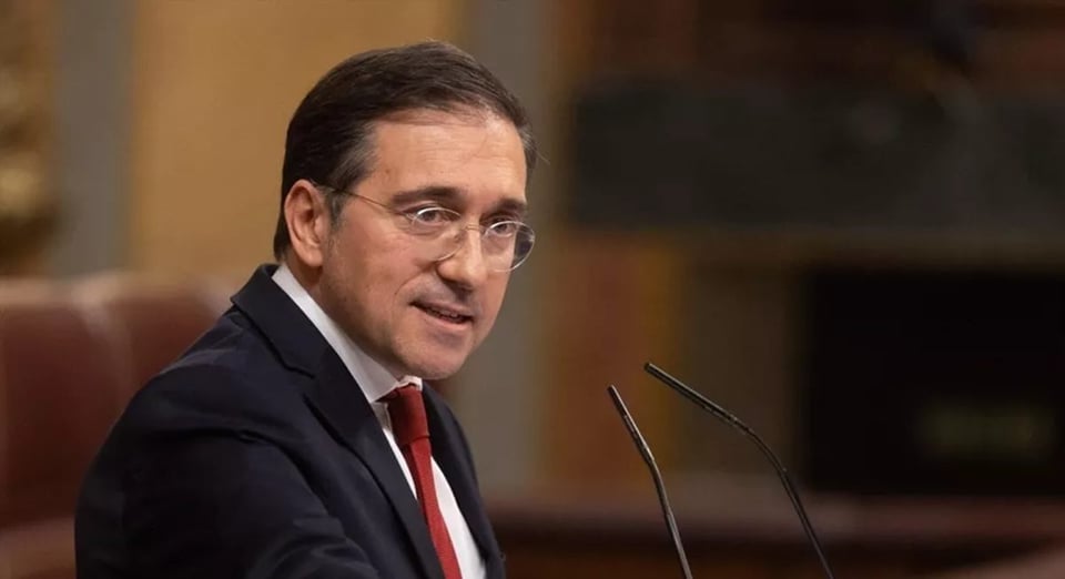 ¡España le dice NO a la guerra en Cuba y mira a Raúl Castro!