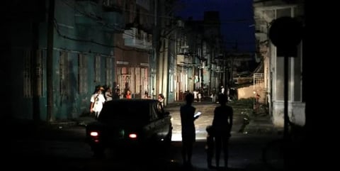 ¡Candela! ¡El apagón le cogió el gusto a Cuba y no hay quien lo despegue!