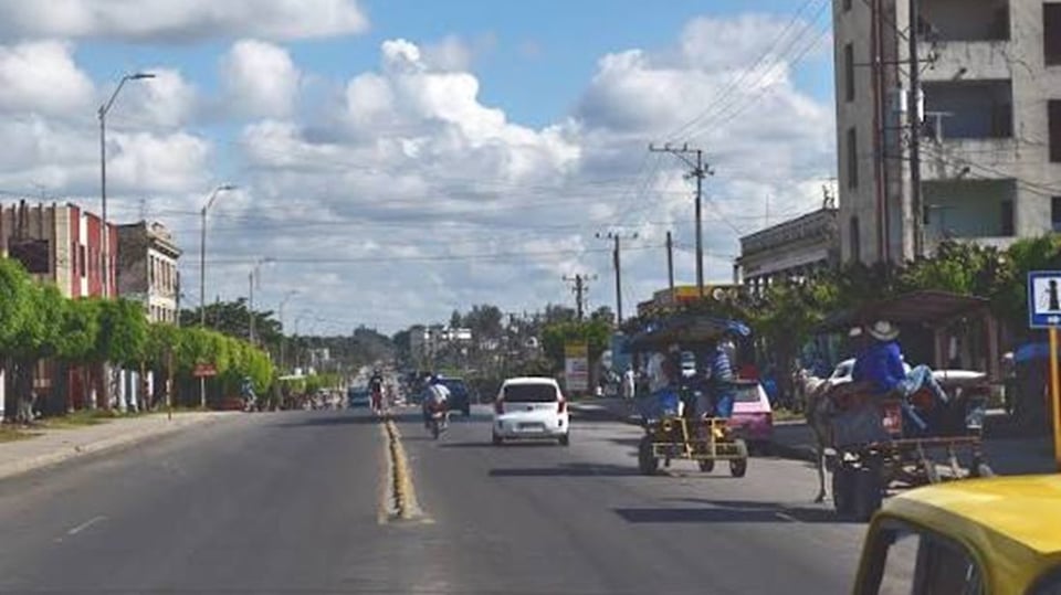 ¿Un bochinche en la carretera Bayamo-Manzanillo? ¡Tierra movida y peligro a la vista!