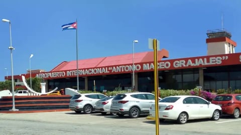 ¡No hay gasolina! ¿Y los vuelos a Santiago qué? ¡La cosa está que arde!