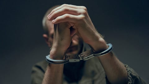 Hombre de Colorado acusado de simular el suicidio de su esposa para cobrar seguro de vida millonario