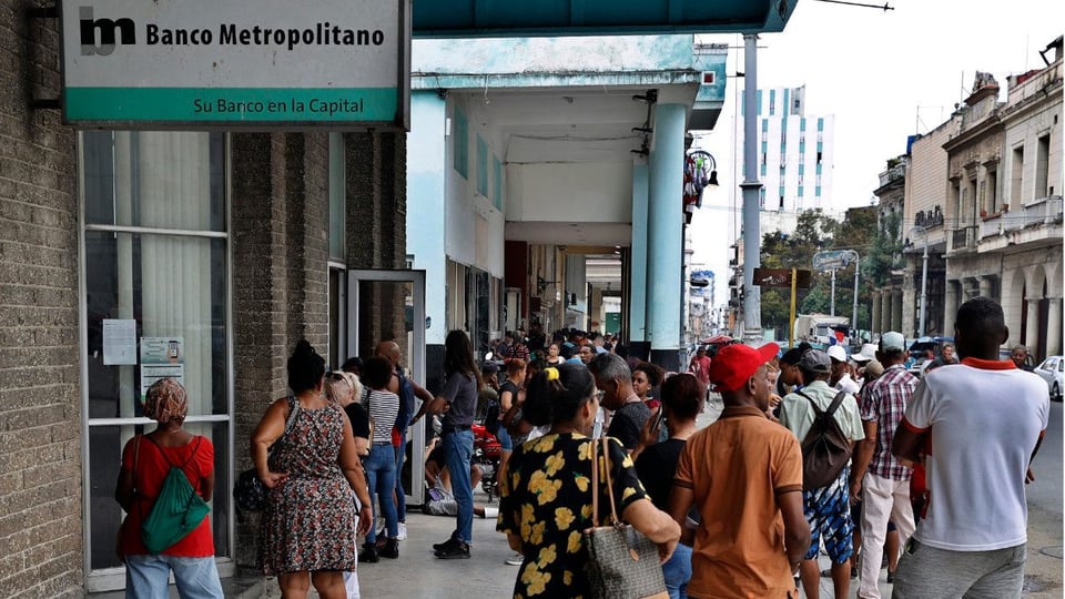 ¿Cerraron el grifo? ¡Ahora los cubanos trabajan directo pa'l extranjero sin intermediarios!