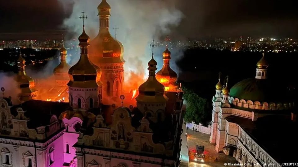 Rusia ataca Kyiv con drones y misiles: templo milenario incendiado