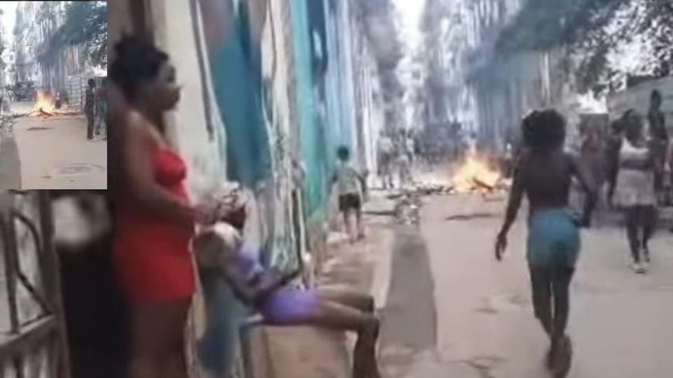 ¿Qué bochinche es este? ¡Queman basura en La Habana Vieja por los apagones y el agua!