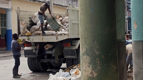 Santa Clara: Negocios Privados Fuera de la Recogida de Basura Estatal