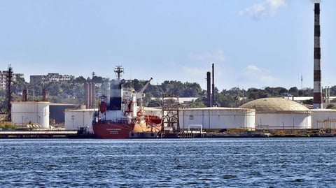 México frena el petróleo a Cuba ante el riesgo de sanciones de EE.UU.