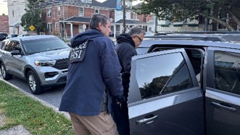 ¡Se Fregó! Cubano Arrestado en Filadelfia por Supuesto Voto Ilegal en Elecciones USA