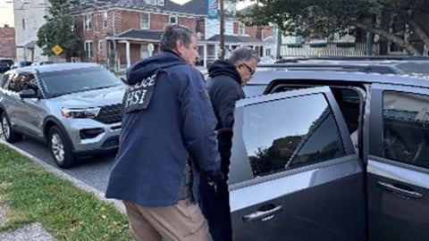 ¡Se Fregó! Cubano Arrestado en Filadelfia por Supuesto Voto Ilegal en Elecciones USA