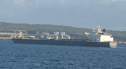 Petrolero Ruso Llega a Matanzas: Un Alivio Temporal para la Crisis Energética Cubana