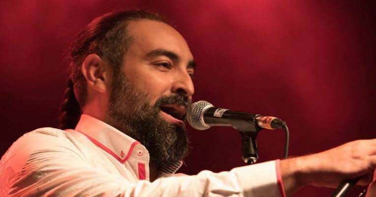 ¡Escándalo en Cuba! Cantante Alain Pérez se une al drama de niña durmiendo en el suelo por apagones