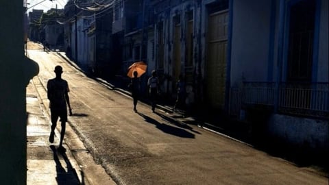 ¿Se robaron la luz en Santiago? ¡Ni dos horas garantizan y hasta el aceite se evaporó!