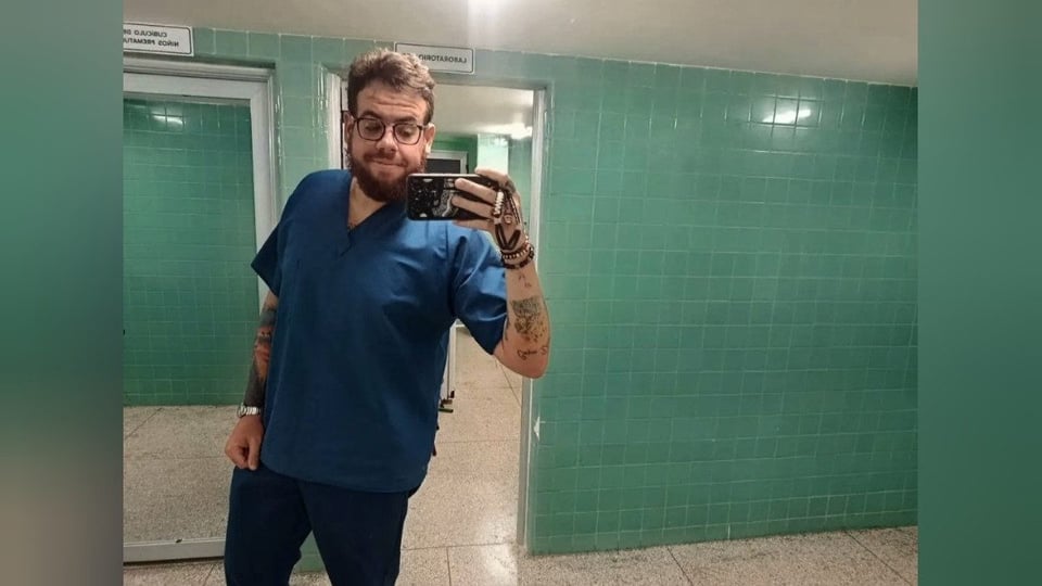 ¡Pediatra en Cuba se queda por amor al arte, no por la pasta!