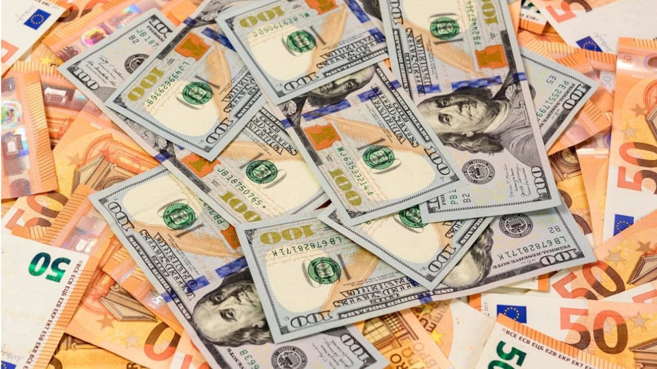 ¡El dólar se dispara! Cuba navega en un mar de pesos y divisas fluctuantes