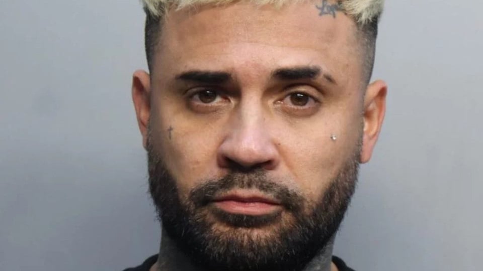 Reguetonero Cubano Yakarta Arrestado en Miami por Robo y Drogas