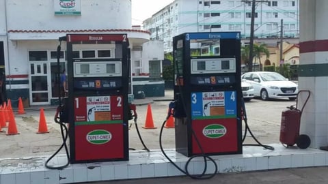 ¡La gasolina en Cuba ya vale más que perfume francés y el pueblo a pie, quemando la suela!