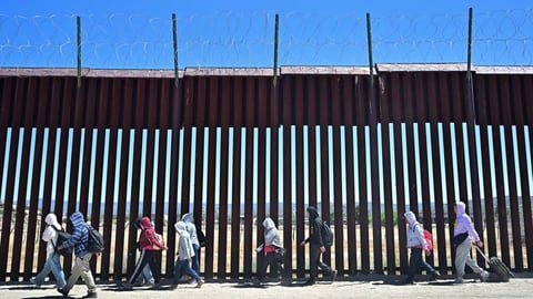 Millones de Migrantes Transforman Comunidades en EE.UU., Florida Destino Principal