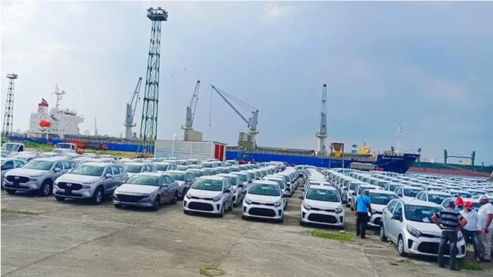 Revocan licencias a dos empresas de Florida por exceder envíos de autos a Cuba