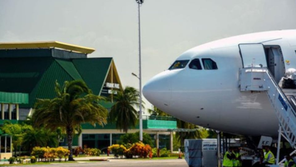 ¿¡Te Robaron en el Aeropuerto de Holguín?! La Maleta de una Viajera Aparece Desmantelada y Llena de Chanchullos