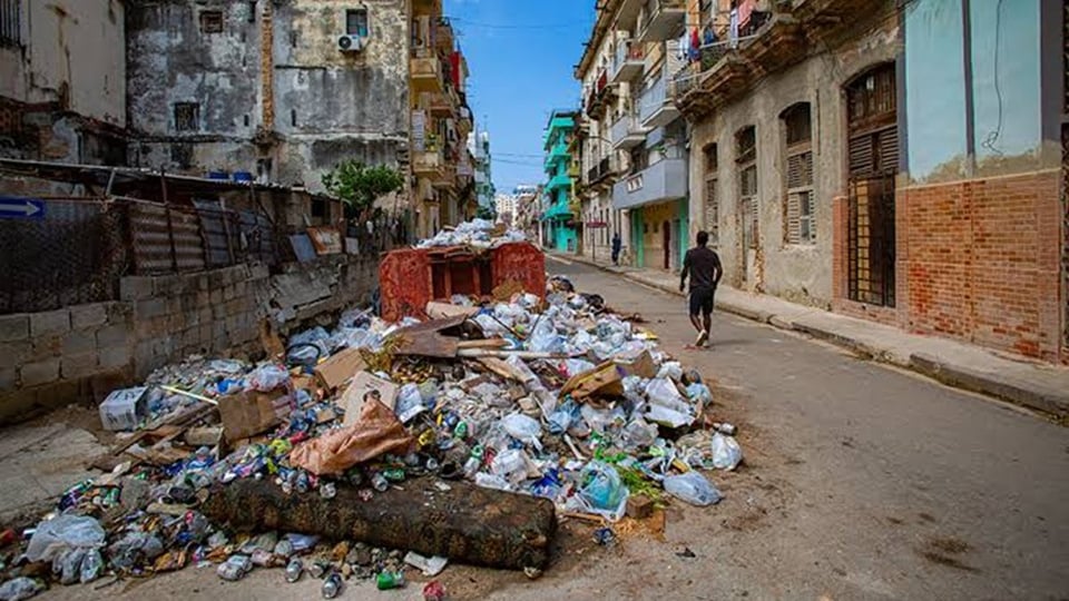 ¿China regala triciclos para la basura en Cuba mientras todo se derrumba?