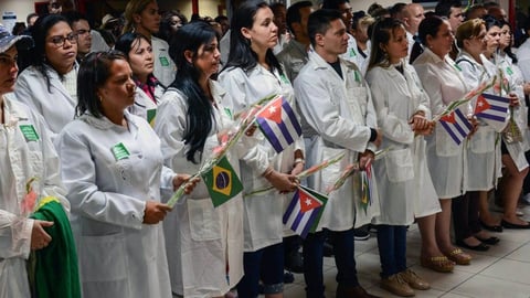 Denuncian explotación en misiones médicas cubanas con nueva plataforma