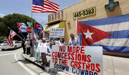 La mayoría de cubanos en Florida apoya intervención militar en Cuba