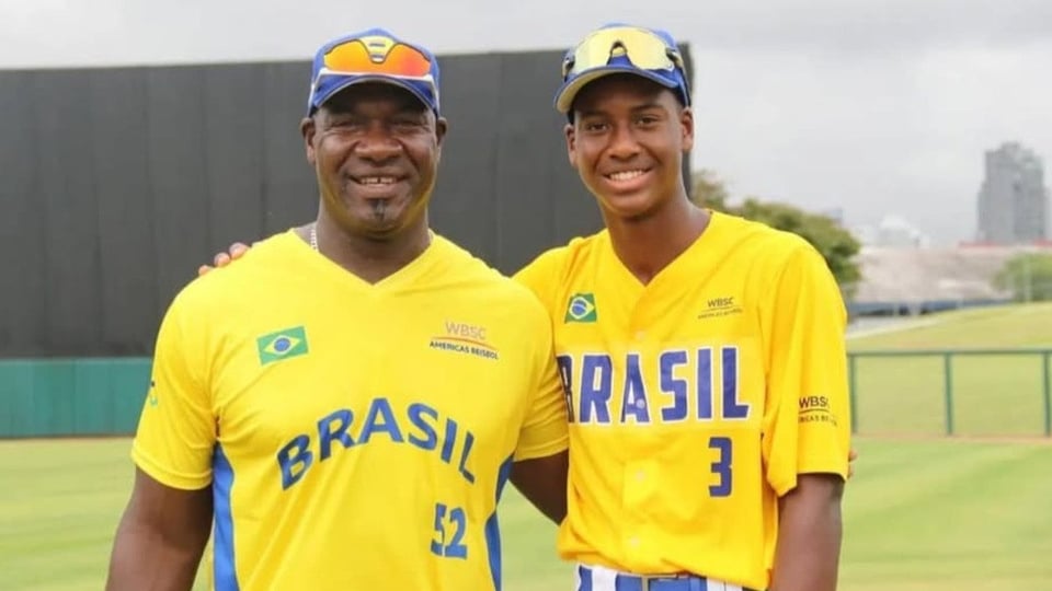 ¿¡Un Contreras con la camisa verdeamarela!? ¡El hijo del pitcheo cubano que se va pa' Brasil en el Clásico!