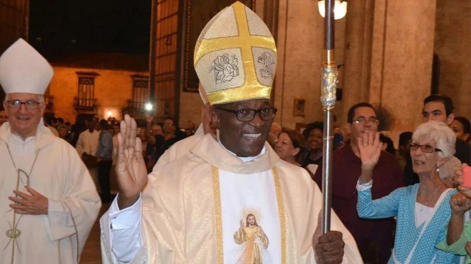 ¡El Papa y el obispo de Guantánamo, solitos en el Vaticano! ¿Qué habrán chismeado?