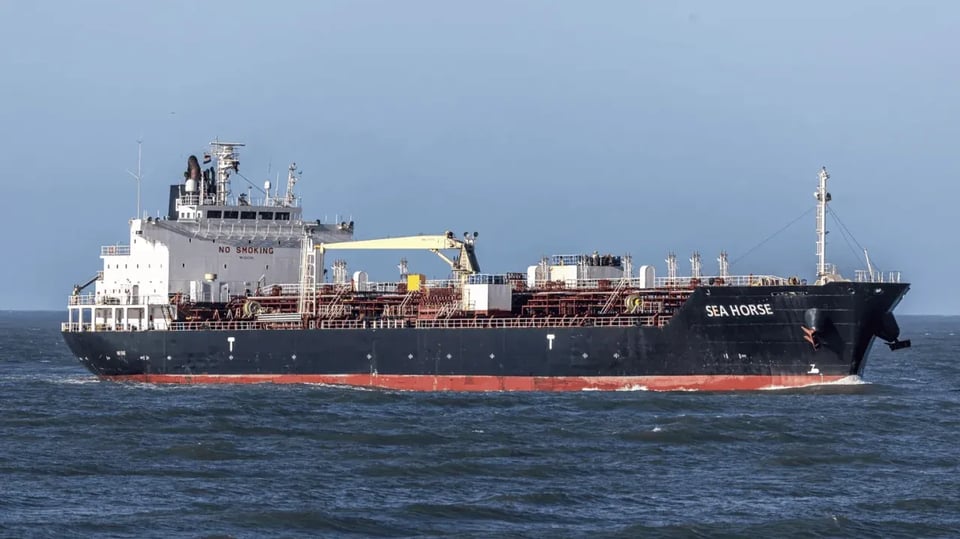 ¿Dónde están los barcos petroleros de Cuba? ¡Atrapados en puerto por falta de billete y miedo a los yanquis!