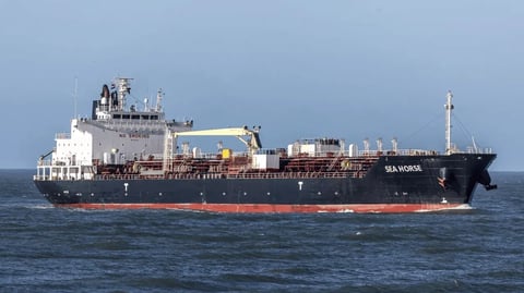 ¿Dónde están los barcos petroleros de Cuba? ¡Atrapados en puerto por falta de billete y miedo a los yanquis!